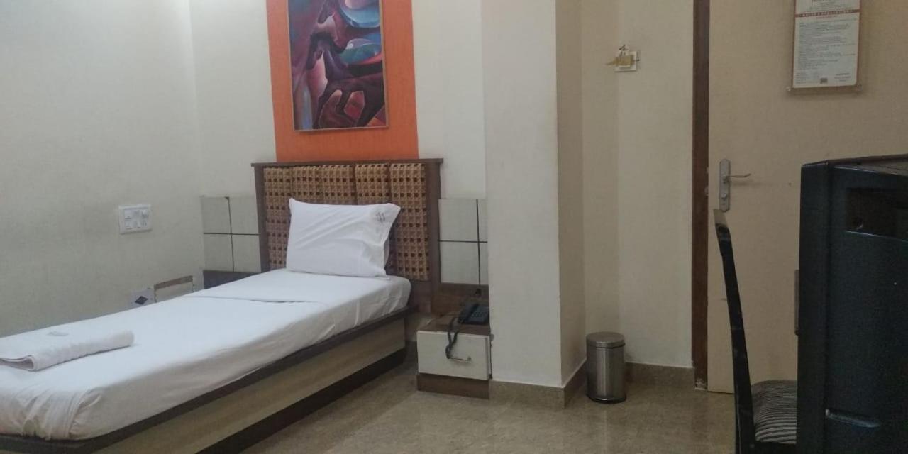 Hotel Ashlesh Manipal Bagian luar foto